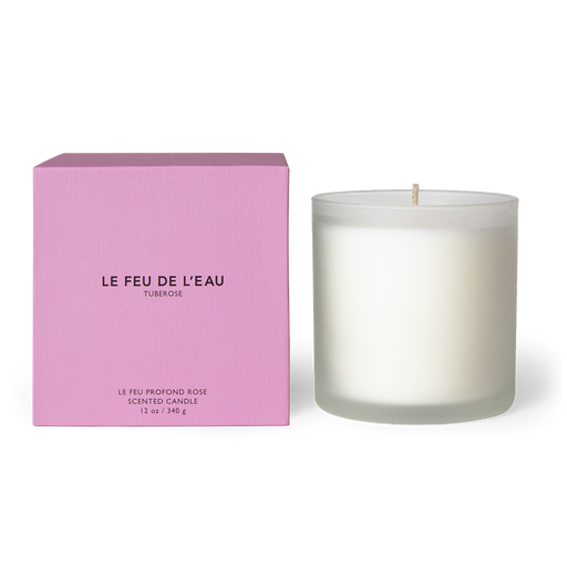 Discover the 12oz Petale candle, blending tuberose, jasmine, orange blossom in Apricot and Coconut wax. With lead-free cotton wicks and a burn time of 65 hours, each candle brings a touch of artisanal luxury. Made in Los Angeles by LE FEU DE L'EAU and packaged in unique linen-textured paper. The candle is displayed unboxed, positioned beside its packaging, set against a clean white backdrop.